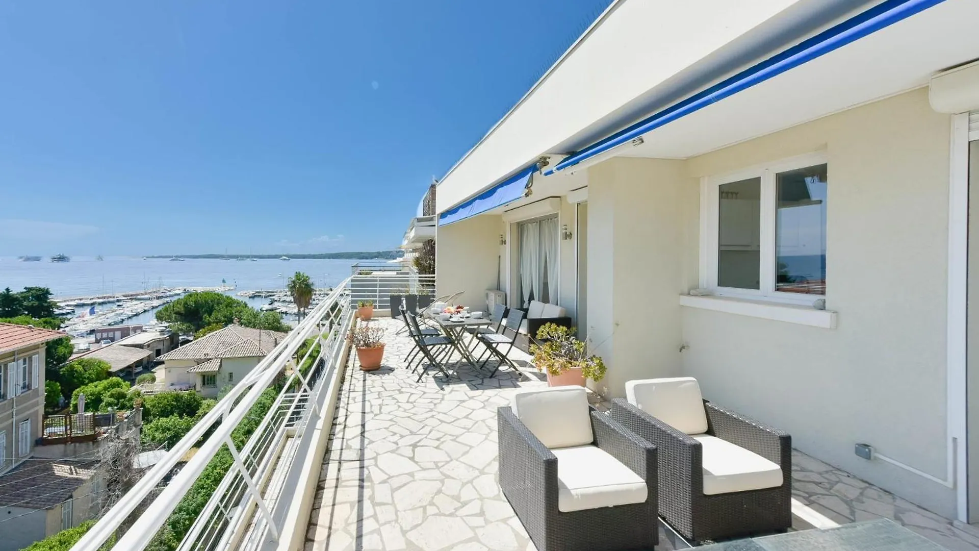 Cozy Top-Floor 2-Br Apartment Terrace And Sea View Cannes