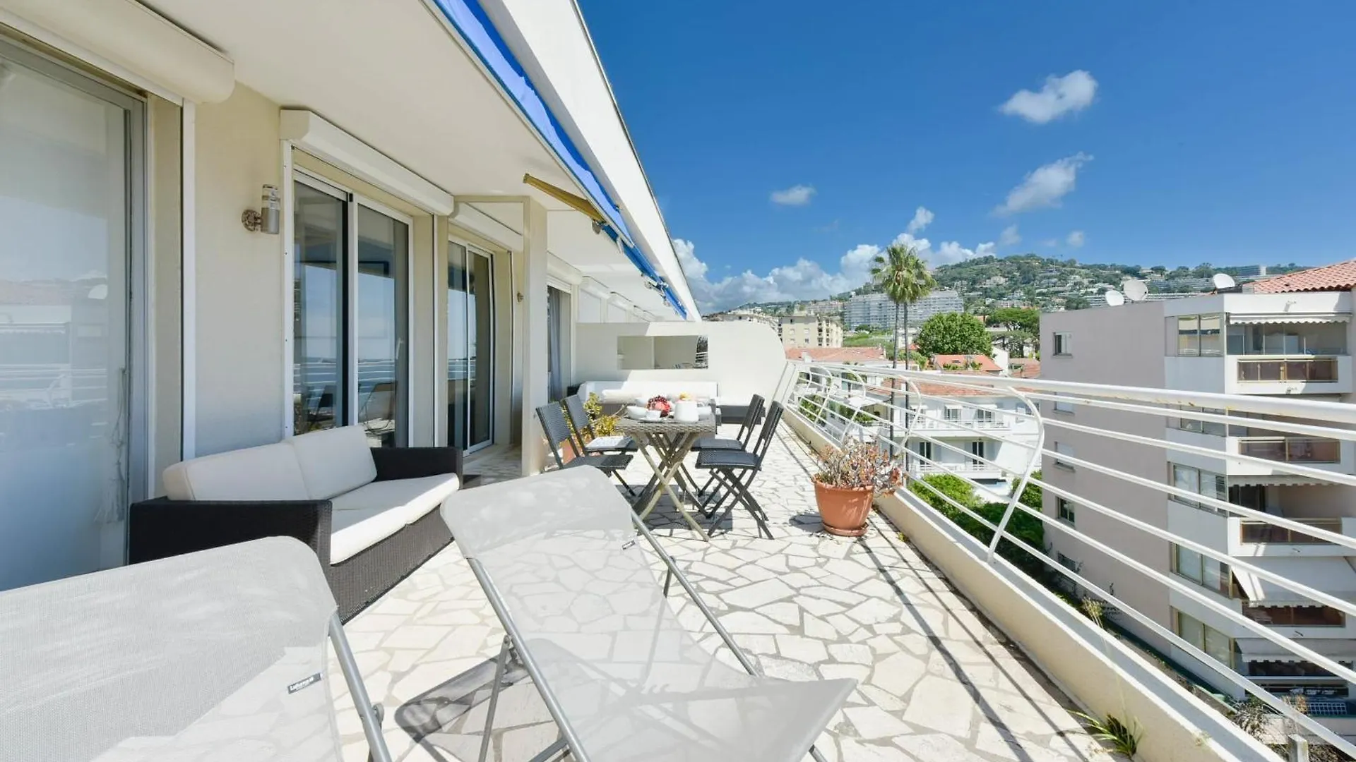 Cozy Top-Floor 2-Br Apartment Terrace And Sea View Cannes