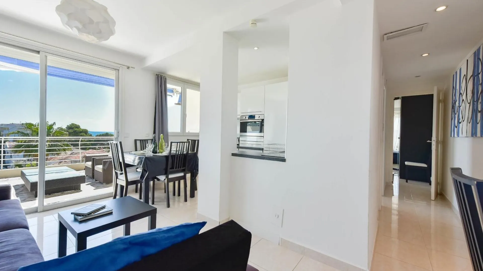 Cozy Top-Floor 2-Br Apartment Terrace And Sea View Cannes France