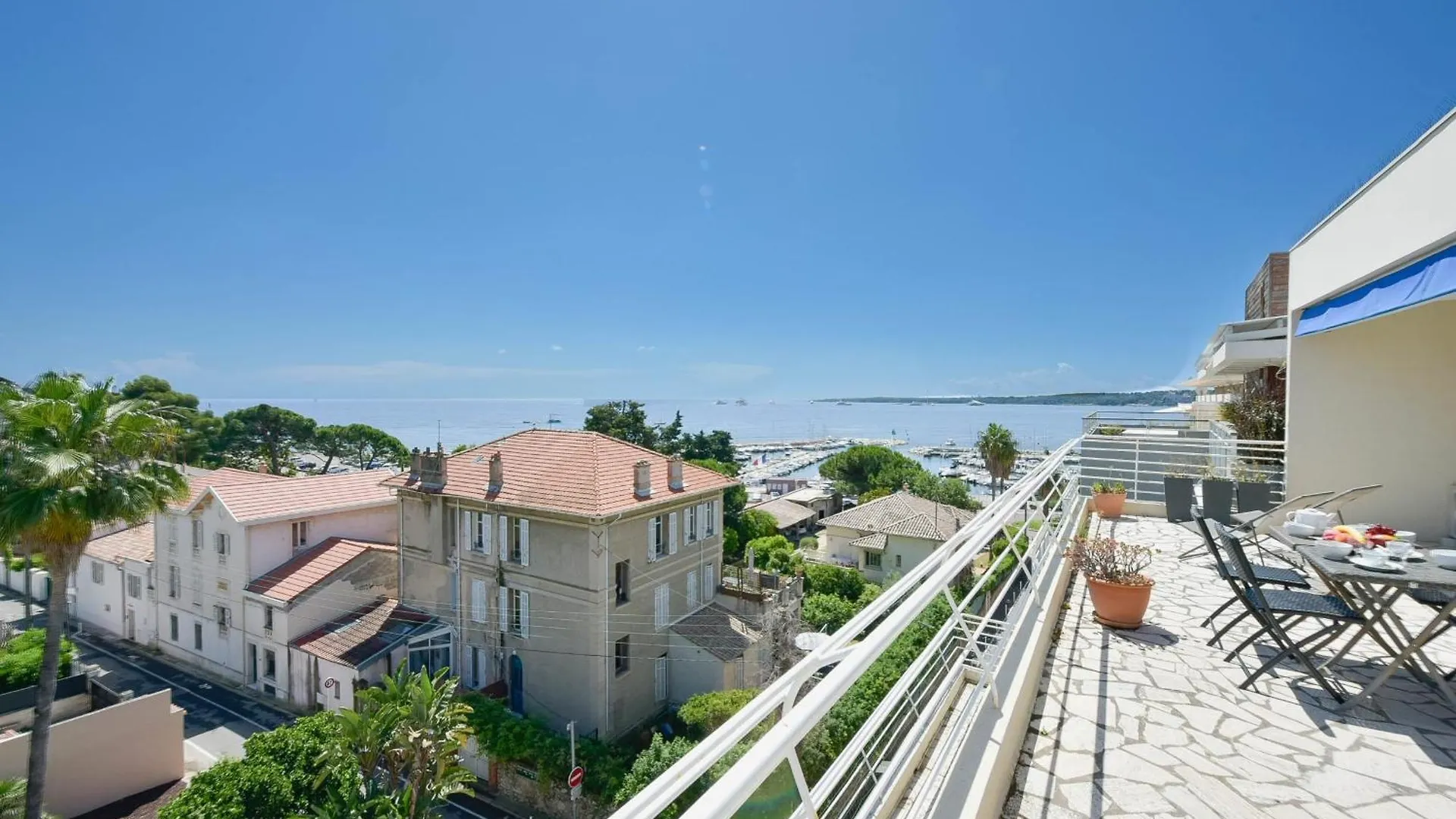 Cozy Top-Floor 2-Br Apartment Terrace And Sea View Cannes 0*,  France