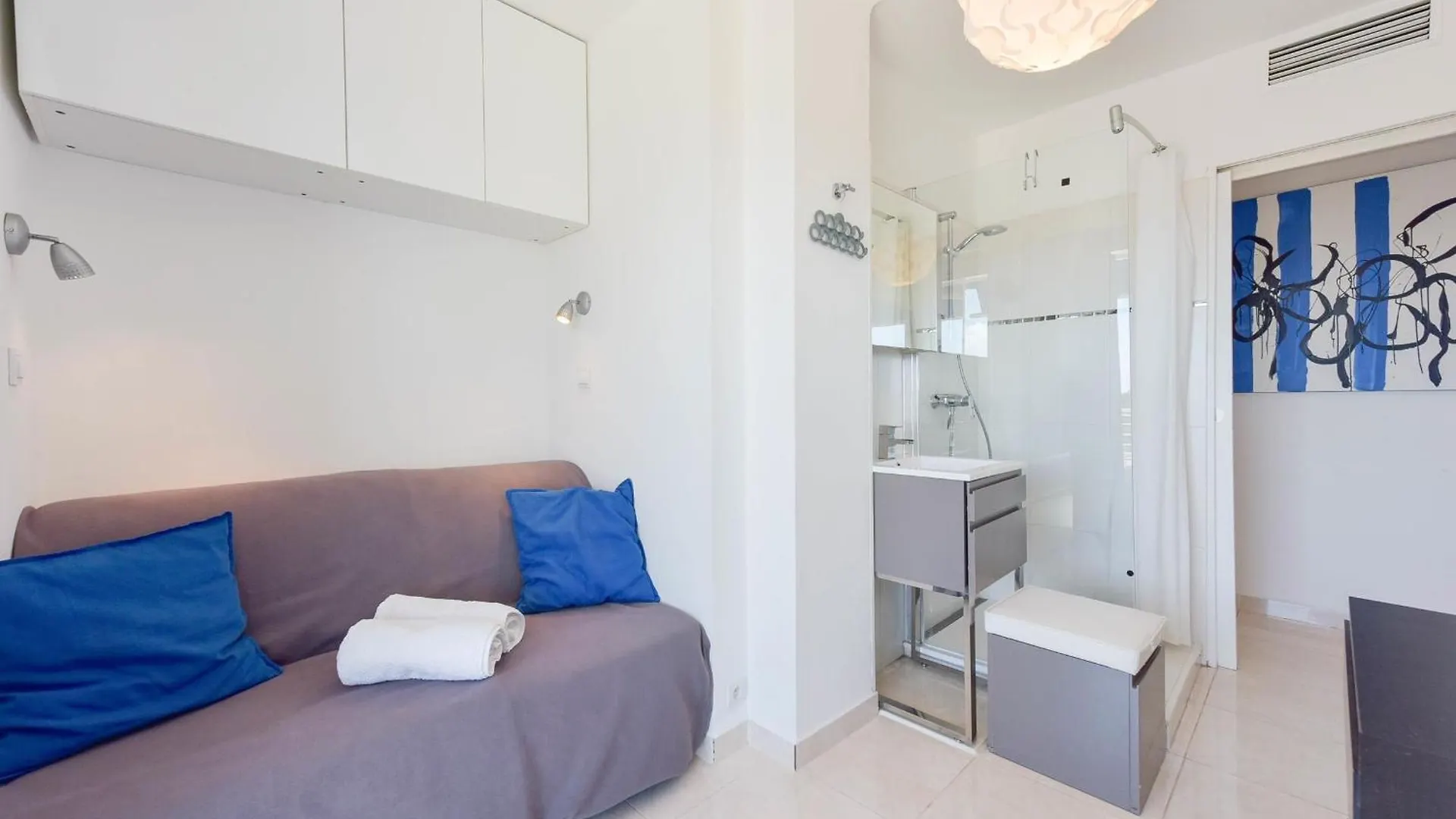 Cozy Top-Floor 2-Br Apartment Terrace And Sea View Cannes France