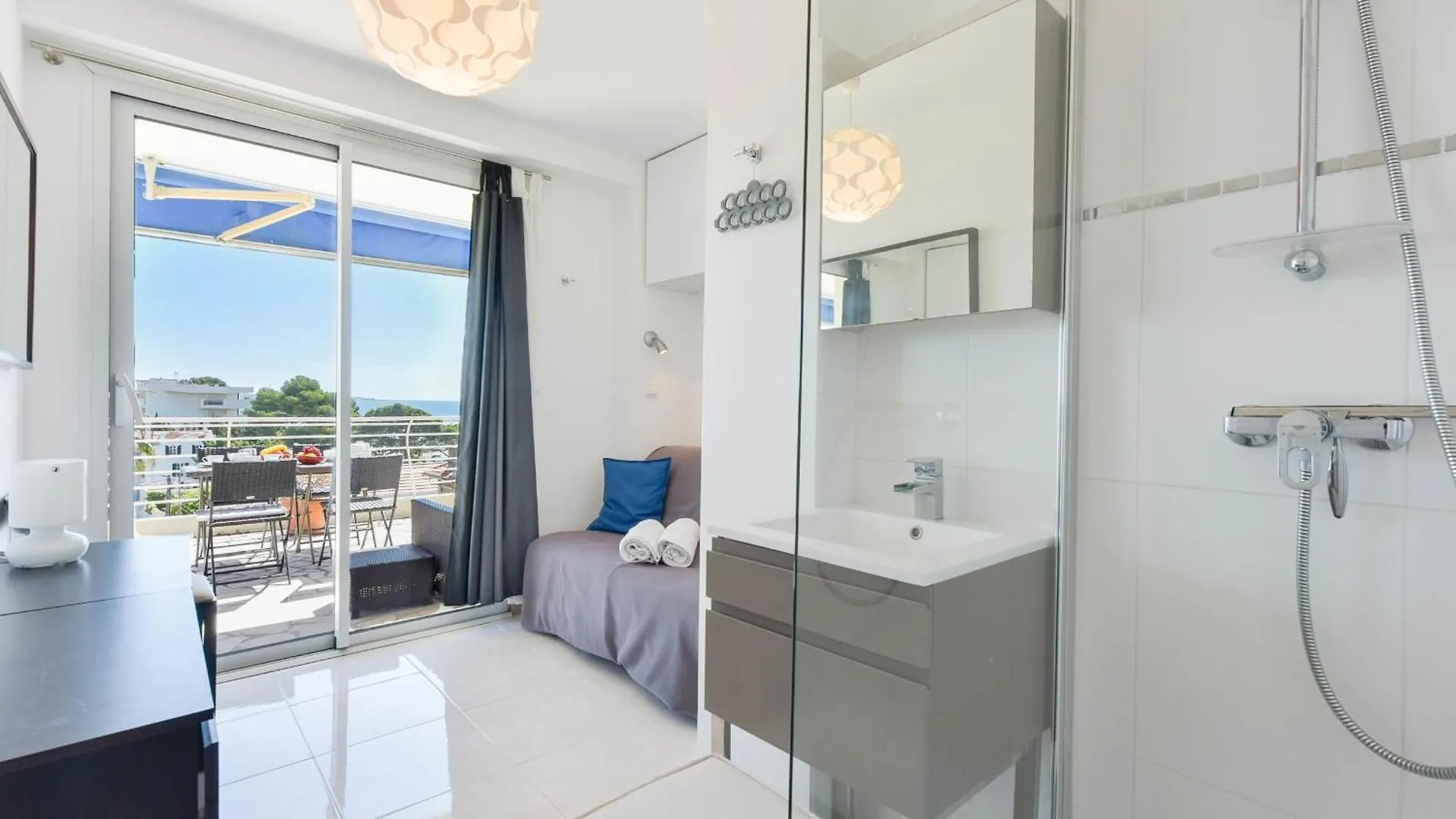 Cozy Top-Floor 2-Br Apartment Terrace And Sea View Cannes 0*,